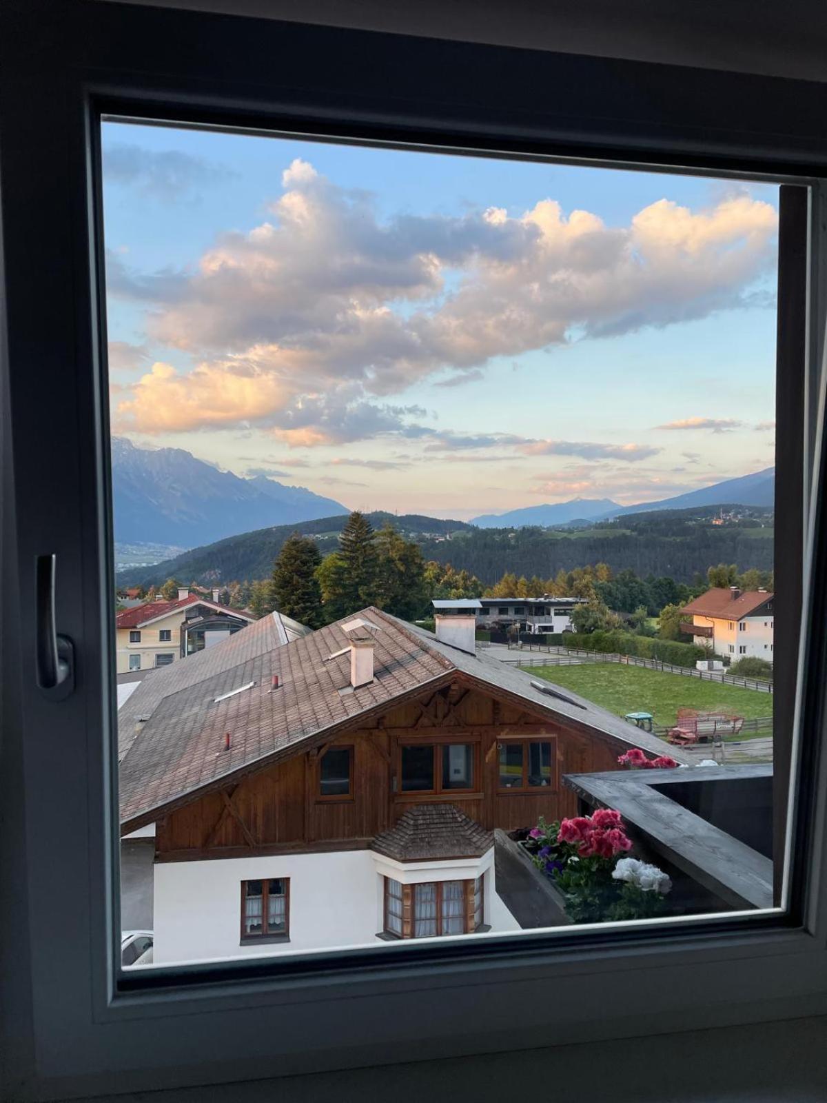 Suite Mutters Innsbruck Esterno foto